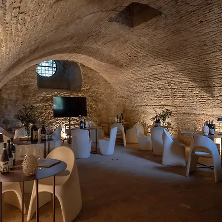 Massimago Wine Tower 4*