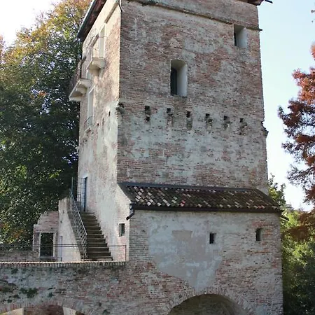 Massimago Wine Tower בית הארחה 4*