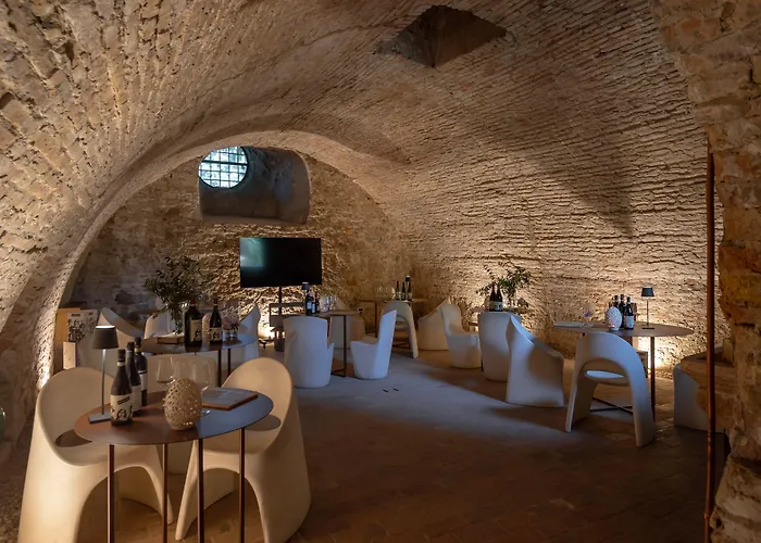 Massimago Wine Tower 4*